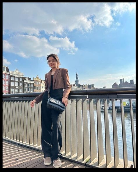 Hansika Krishna, German Dress, Casual Day Outfits, Street Fashion Photography, Stunning Wallpapers, Styling Ideas, Fashion Outfit, Street Fashion, Fashion Inspo Outfits