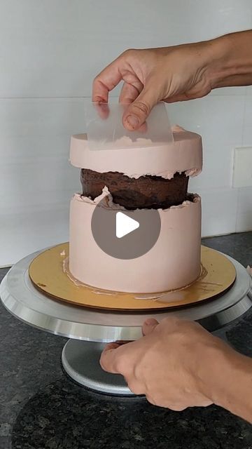 Two Layers Cake Design, Faultline Cake Design, Chocolate Decorated Cake Ideas, 1 Layer Cake Design, 5 Layer Cake, Fault Line Cakes, Layer Cake Design, Faultline Cake, 1 Layer Cake