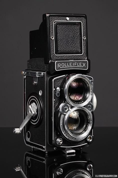 Rolleiflex 2.8C | Jim (Baisao) came over yesterday for a lit… | Flickr Rolleiflex Camera, Gear Tattoo, Fotocamere Vintage, Antique Cameras, Medium Format Camera, Classic Camera, Old Cameras, Camera Obscura, Photo Camera