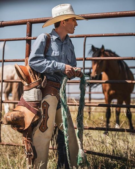 Kristen Schurr Photography on Instagram: "Senior Photos, Bronc Rider Edition Cade Costello | Class of 2023 Follow my lifestyle page to see more recent sessions... @cade.costello @kschurrphotolifestyle #seniorphotos #seniorpictures #broncrider #rodeoseniorpictures #saddlebronc #broncmatch #westernlifestyle #kschurrphoto #rodeolife #broncridingnation #rodeotrail #campcrookbroncmatch #southdakota #campcrooksd" Bronc Rider, Saddle Bronc, Hummingbirds Photography, Bronc Riding, Modern Cowboy, American Cowboy, Real Cowboys, Rodeo Life, 8 Seconds