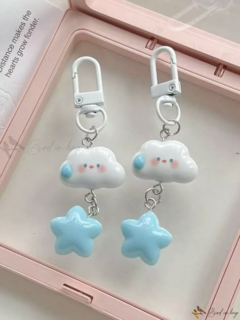 Anime Clay, Clay Keychain, Clay Diy Projects, Tanah Liat, Bead Charms Diy, Cute Polymer Clay, Anime Crafts, Clay Jewelry Diy, Bag Charms