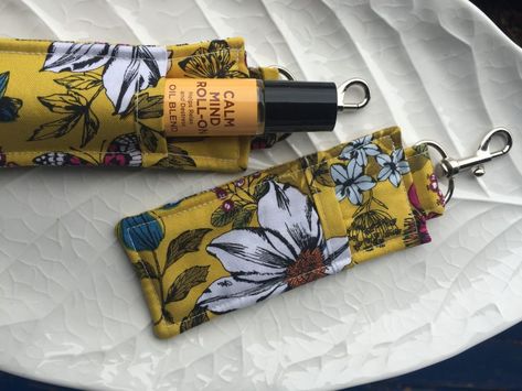 How to sew an essential oil roller ball key fob holder Key Fob Holder, Essential Oil Roller Bottle Recipes, Sew Crafts, Floral Essential Oils, Essential Oil Holder, Essential Oil Case, Essential Oil Roller Balls, Sew Bags, Spa Prices