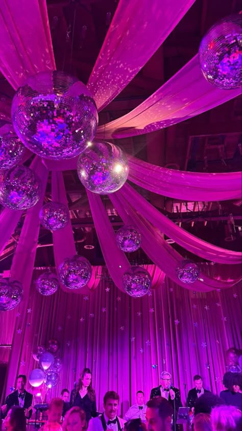 Party Centerpiece Ideas Diy, Party Centerpiece Ideas, 80s Prom Party, Prom Birthday Party, 80s Birthday Parties, Mitzvah Themes, Purple Lights, Sweet Sixteen Birthday Party Ideas, Disco Birthday Party