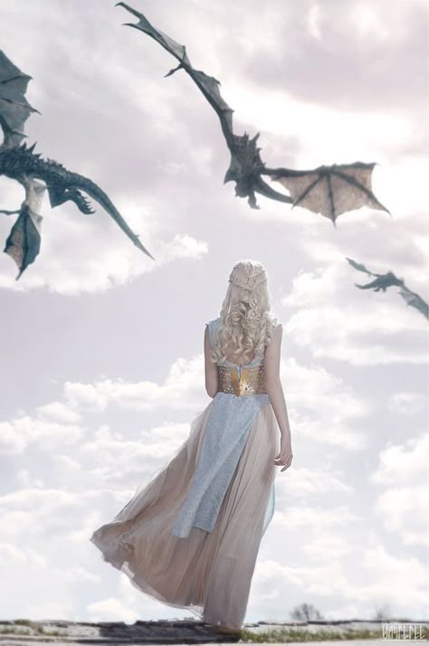 Daenerys Targaryen Aesthetic, Game Of Thrones Wallpaper, Daenerys Targaryen Cosplay, Game Of Thrones Meme, The Mother Of Dragons, Game Of Thrones Facts, Game Of Thrones Poster, Game Of Throne Daenerys, Game Of Thrones Dragons