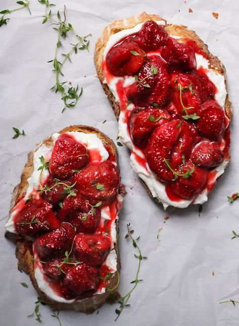 Grilled Breakfast Ideas, Whipped Ricotta Toast, November Recipes, Strawberries Recipes, Roasted Strawberry, Pasta Bread, Ricotta Toast, Whipped Ricotta, Cake Pizza