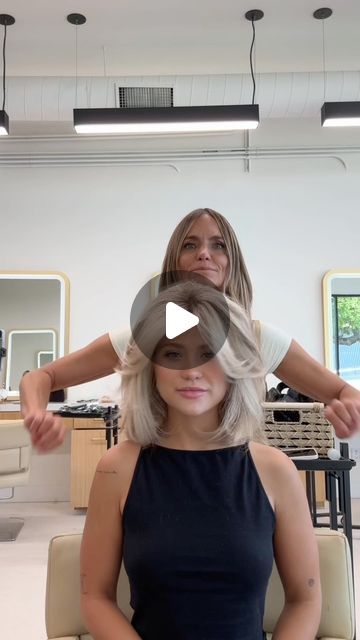 Chrissy Ellingson Rasmussen on Instagram: "Comment lifetime to get all our cuts, color, & extensions updates we do behind the chair at Habit! Comment lookbook for @gracienielson’s beachy blonde hair color formula! Habiteducation.com 🤗" Blonde Mom Hair, Blonde Layered Lob, Straight Bob With Layers, Savannah Chrisley Hair, Blonde Layers Medium, Short Layered Blonde Hair, Blond Long Bob, Long Bob Blond, Blonde Lob Haircut