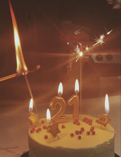 Candle Sparklers Birthday, Happy Birthday 21 Cake, 21 Candles Birthday, Cute Birthday Candles, 21 Balloons Birthday, Cake With Candles Aesthetic, Happy Birthday 21 Girl, Birthday Cake For 21, Birthday Cake Candles Aesthetic