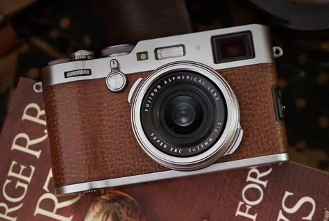 #Fujifilm X100F Brown Leather Edition #streetphotography Brown Polaroid Camera, Camera Brown Aesthetic, Card Stuff Dark, Cameras Aesthetic, Brown Camera, Fujifilm X100f, Vlog Camera, Aesthetic Camera, Vision Board Collage