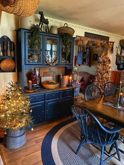 Primitive Dining Rooms, Primitive Decorating Country, Country House Decor, Primitive Decor, Dream House Decor, Primitive Decorating, The Dining Room, Country Home, 인테리어 디자인