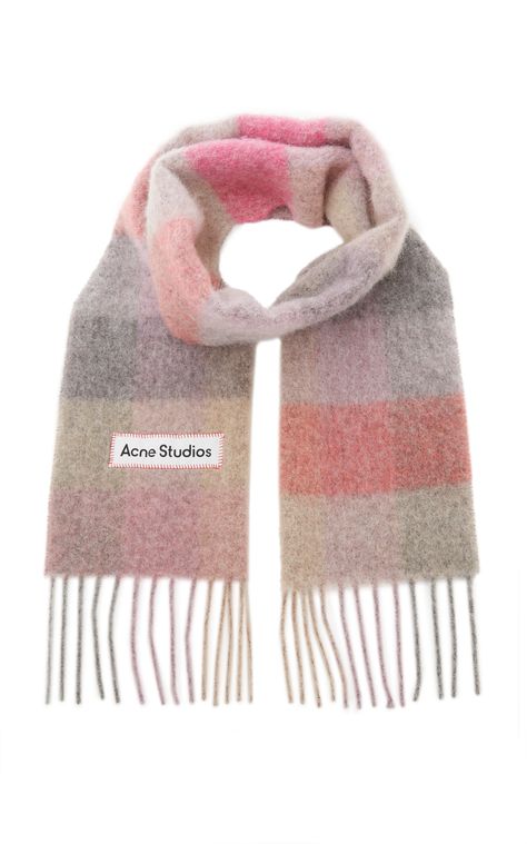 Winter Wishlist Aesthetic, Cute Scarves Winter, What To Ask For Christmas Women, Big Scarf Aesthetic, Scarves Aesthetic, Christmas Gifts List, Things To Ask For Christmas, Winter Scarf Outfit, Aesthetic Scarf