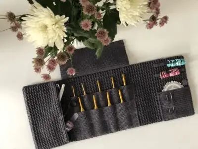 Crochet Hook Case Pattern ( Free Crochet Patterns + Videos 2023 Diy Crochet Hook Case, Crochet Hook Case Free Pattern, Crochet Case Pattern, Crochet Hook Case Pattern, Crochet Hook Bag, Crochet Hook Storage, Diy Crochet Hook, Crochet Hook Organizer, Crochet Hook Holder