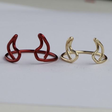 Rings Diy Handmade, Accessories With Wire, Devil Wire Ring, Made Rings Diy, Jewelry Out Of Wire, Devil Horn Wire Ring, Ring Ideas Diy Wire, Aesthetic Rings Diy, Diy Jewelry Rings Tutorials