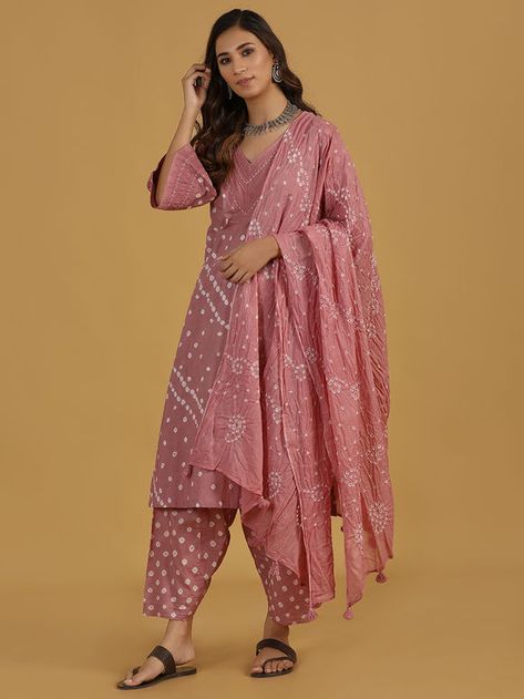 Bandhani Dress Pattern, Latest Designer Suits, डिजाइनर कपड़े, Stylish Kurtis Design, Bandhani Dress, Lace Dress Design, Simple Kurta Designs, Designer Kurti Patterns, Simple Kurti Designs