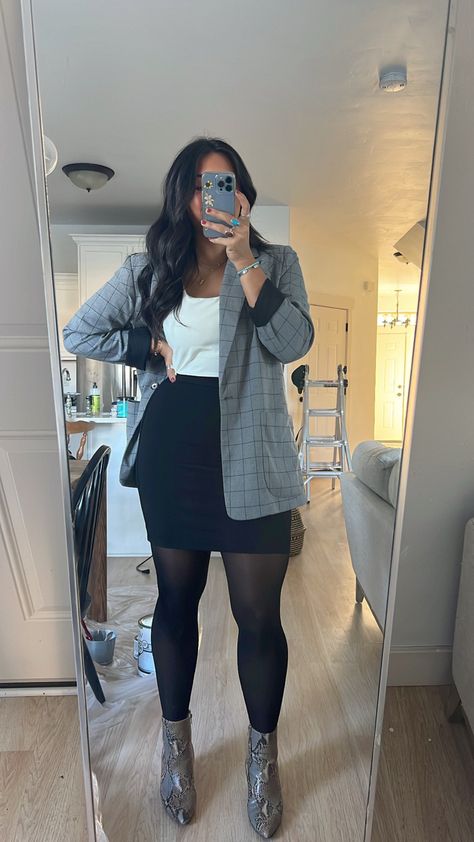 Cute Work Outfits Winter Business Casual, Fall Corporate Outfits 2023, Cropped Jeans Work Outfit, Plus Size Fall Business Outfits, Baddie Office Outfits Fall, Court Outfits For Women Fall, Fall Fashion Outfits Business Casual, Cute Office Outfits Winter, Fall Outfits For Office Work