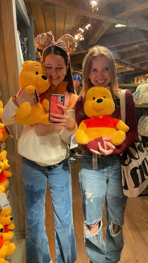 Cute Disney Fits, Aesthetic Disneyland, Disneyland Aesthetic, Disney Poses, Disney Parque, Photos Bff, Disneyland Photos, Disney Fits, Disney Photo Ideas