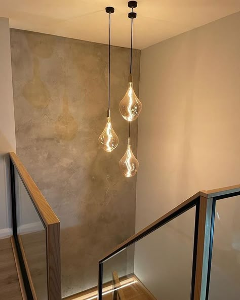 Hanging Light Over Staircase, Stairs Lighting Ideas, Vintage Wall Decor Ideas, Stairs Chandelier, Stairs Wall Decor, Stair Landing Decor, Chandelier Staircase, Staircase Pendant Lighting, Landing Decor