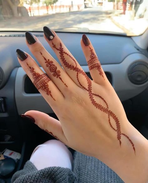 Henna Design Hand, Simple Henna Designs Hand, Finger Mehendi Designs, Henna Tattoo Design, Inai Pengantin, Simple Mehendi Designs, Heena Design, Tato Henna, Circle Mehndi