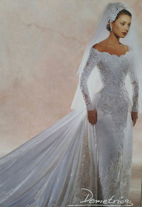 Wedding Dresses 90s, Wedding Dresses 80s, 90s Wedding Dress, Lace Wedding Dress With Sleeves, Classy Wedding Dress, Gaun Fashion, Pretty Wedding Dresses, Beautiful Wedding Gowns, Lace Wedding Dress Vintage