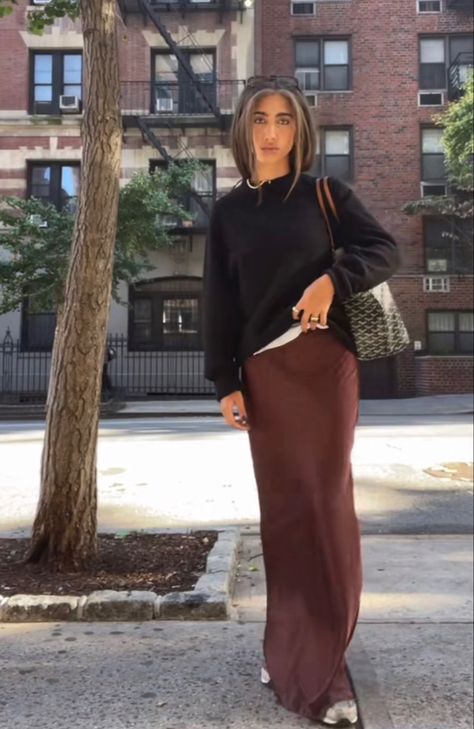 Silk Maxi Skirt Outfit, Satin Skirt Long, Winter Maxi Skirt Outfit, Brown Skirt Outfit, Midi Satin Skirt, Silk Skirt Outfit, Midi Skirt Winter, Long Brown Skirt, Maxi Skirt Fall