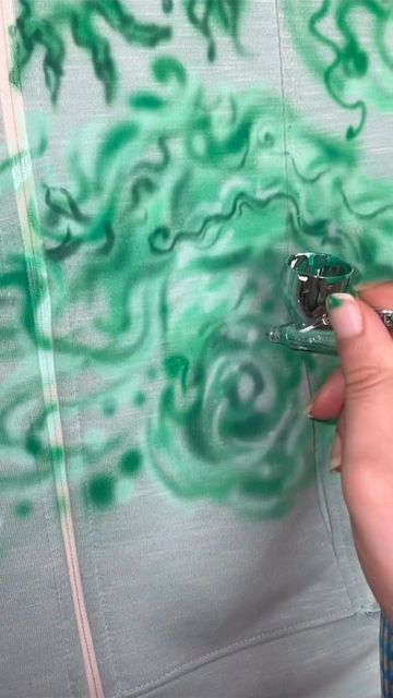 Airbrushed Clothes, Custom Hoodies Ideas Design, Airbrush Clothing, Arca Aesthetic, Airbrush Fashion, Airbrush Hoodie, Airbrush Tshirt, Paint Clothing, Airbrush Clothes