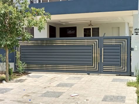 Main Gate Design Modern Entrance, Simple Front Gate, Double Door Gate Design, Metal Front Gate, Main Grill Gate Design, Double Door Gate, Outdoor Curtain Ideas, Bay Window Designs, Modern Iron Gate Designs