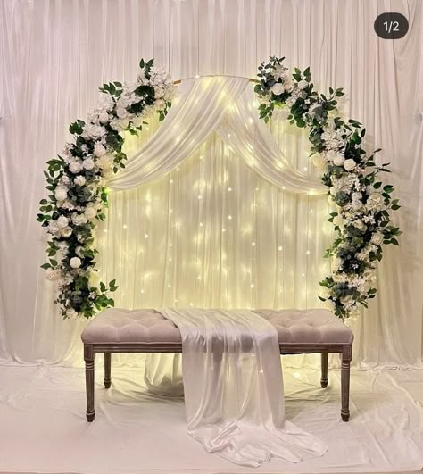 Civil Wedding Decoration Simple At Home, Table Decor For Bridal Shower Decoration, Rokha Decor At Home, Hoop Photo Backdrop, Rokha Decor, Decor Tunangan, Nikkah Backdrop, Quince Backdrop Ideas, Wedding Decor Ideas Receptions