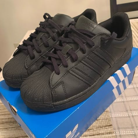 Adidas Superstar C Preschool Black/Black sz 3 All Black Superstar Adidas Outfit, Superstar Adidas Black, All Black Adidas Superstar, Black Adidas Superstar, Black Superstars, Adidas All Star, Adidas Superstar Outfit, All Black Adidas, Adidas Superstar Black