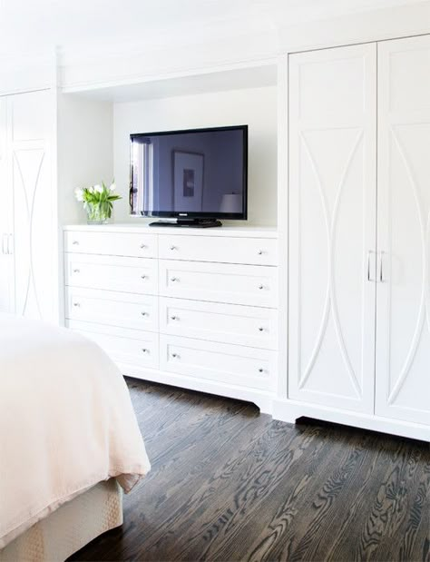 Bedroom Tv Stand, Bedroom Built Ins, Tv Bed, Bedroom Wardrobe Design, Built In Dresser, Closet Bed, Tiny Bedrooms, Bedroom Armoire, Bedroom Cabinets