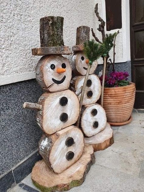 Snowman From Wood, Wood Plank Projects Diy, Snowman Wood Crafts, Diy Wooden Snowman, Christmas Wooden Decor, Easy Diy Outdoor Christmas Decorations, Easy Outdoor Christmas Decorations, Diy Outdoor Christmas Decorations, Christmas Diy Wood