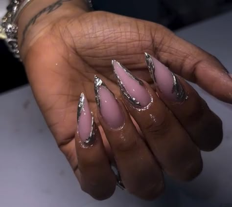 Oval Bling Nails, New Year Nails Stilleto, Short Almond Acrylic Nails Christmas, Birthday Nails Stiletto Short, Baddie Nails Instagram Short, Short Stilleto Nails Design, Long Oval Nails Acrylics, Almond Stiletto Nails Design, Stiletto Nails Medium