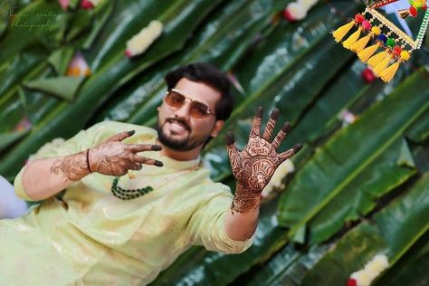 Interesting Groom Mehendi Ideas You Will Totally Love Groom Mehndi Photoshoot, Groom Mehandi Photoshoot, Mehandi Poses For Groom, Dulha Mehandi Pose, Groom Mehendi Photoshoot, Mehndi Poses For Groom, Groom Mehndi Poses, Groom Mahendi Design, Groom Mehandi Poses