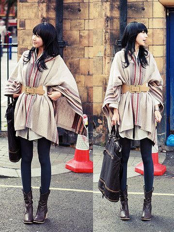 layers Poncho With Belt, Belt Outfit, Fall 2015 Style, Layered Fashion, Poncho Cape, Fall Winter Fashion, Winter Looks, Fall Winter Outfits, Scarf Styles