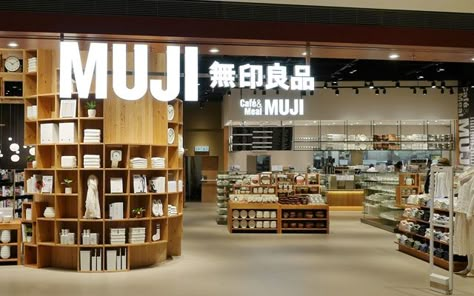 Japanese Lifestyle Store Muji Is Here to Fill the Empty Hole in Your Life Muji Shop, Muji Cafe, Shopfront Design, Muji Interior, Muji Store, Stationary Store, Japanese Lifestyle, Shop House Ideas, Super Market