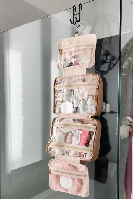 Make Up Storage, Cosmetic Bag Organization, Travel Size Toiletries, Hanging Toiletry Bag, Makeup Brush Storage, Luggage Organization, Makeup Bag Organization, Holiday Bag, Travel Storage Bag