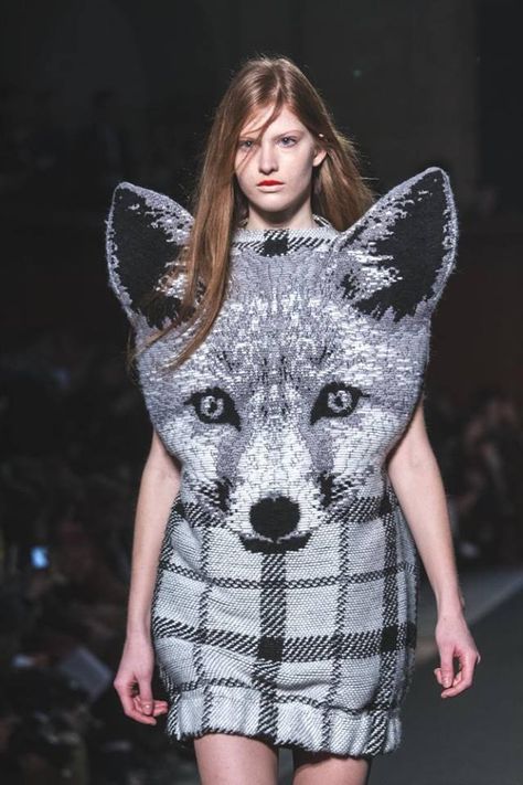 What's even more provocative is the "Spirit of the Wolf" graphic T-shirt underneath. Bizarre Fashion, Ugly Fashion, Fox Dress, Paris Fashion Week Runway, Bad Fashion, Crazy Fashion, Funny Fashion, Fashion Fail, Weird Fashion