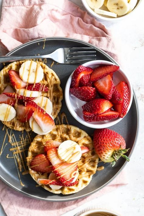 High Protein Oat Waffles (Breakfast Recipe) - Skinnytaste Skinnytaste Breakfast, Protein Bread Recipe, Oat Waffles, Waffles Breakfast, Cottage Cheese Eggs, Protein Waffles, Protein Bread, Breakfast Waffles, Eat Seasonal