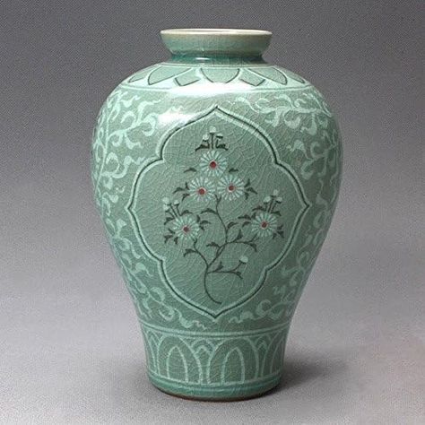 Exquisite inlaid designs, voluminous form Elegantly-curved lines and mysterious color Size: 4.7"W x 4.3"D x 7.1"H (12 x 11 x 18cm) Diamond Windows, Korean Celadon, Chrysanthemum Design, Korean Ceramics, Korean Pottery, Celadon Ceramics, Asian Pattern, Pottery Home Decor, Celadon Glaze