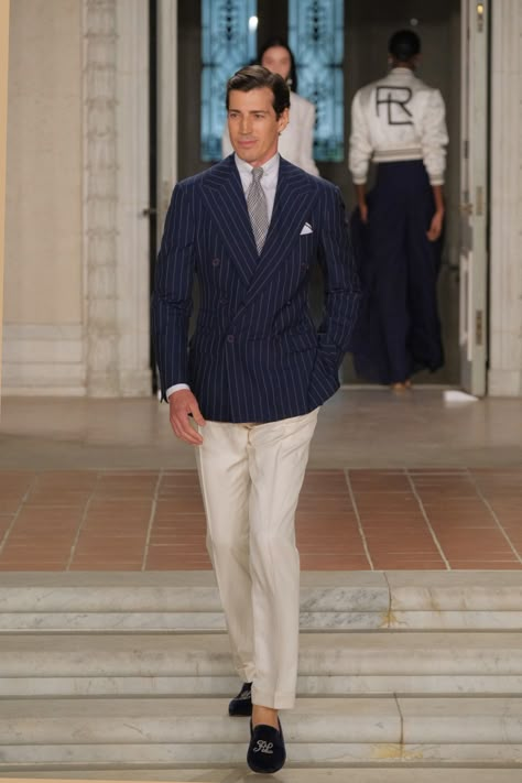 Ralph Lauren RTW Spring 2023 [PHOTOS] – WWD Formal Suit Outfit Men, Men's Suit Fashion, Men Suit And Tie Outfits, Men’s Formal, Suit Men Aesthetic, Vintage Suits For Men, Summer Suit Men, Classic Suits For Men, Suit Outfit Men