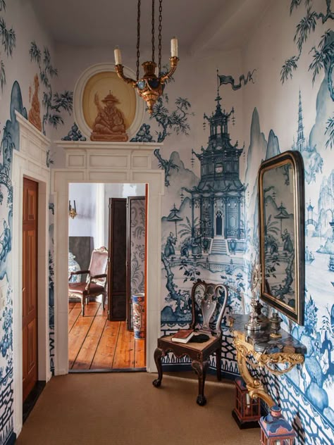 hiepler, brunier, · Apartment Michael Duté Blue White Decor, Chinoiserie Style, Chinoiserie Wallpaper, Chinoiserie Chic, Blue Willow, White Wallpaper, White Decor, Design Case, Beautiful Interiors