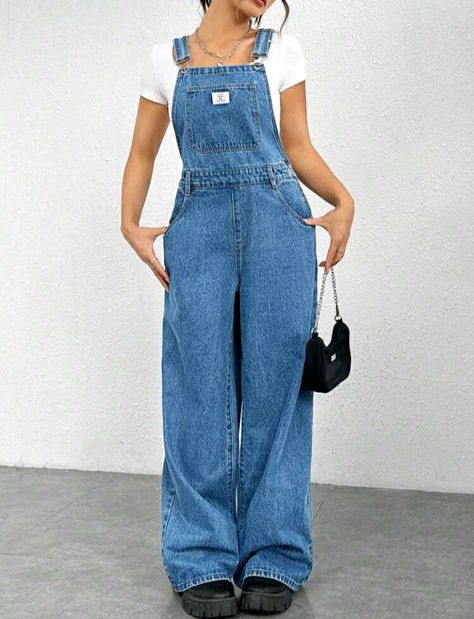 Dungree Outfit, Black Jeans Jumpsuit, Dungaree Outfit, Long Overalls, Wardrobe Makeover, Denim Dungarees, Effortlessly Chic Outfits, Causual Outfits, Pantalon Large