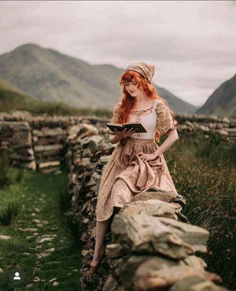 Cottagecore Photoshoot, Traditional Aprons, Cute Profile, A Clothes Horse, Lightroom Filters, Cottagecore Fashion, Cottagecore Dress, Outdoor Photoshoot, African Beauty