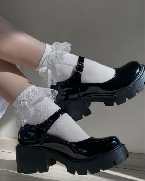 Platform Mary Janes Aesthetic, Platformed Mary Janes, Dolly Shoes Aesthetic, Mary Anne Shoes, Platforms Mary Janes, Coqqette Shoes, Marry Janes Aesthetic, Chunky Mary Janes Outfit Aesthetic, Mary Janes Shoes Aesthetic