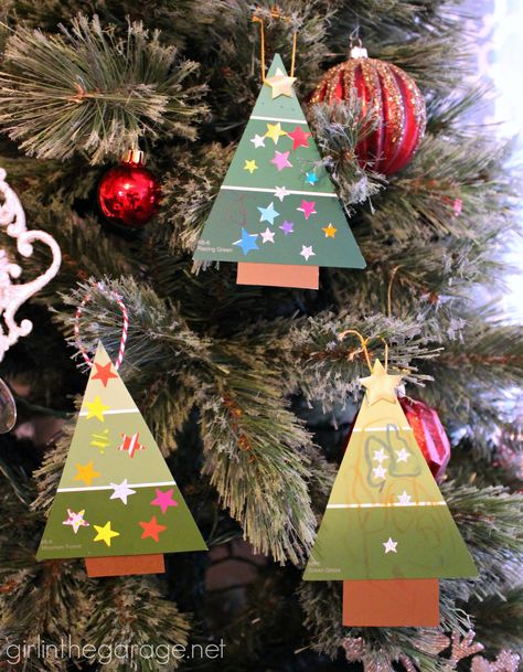 How to make a DIY paint chip Christmas tree ornament - easy project for kids! girlinthegarage.net Recycled Christmas Tree, Christmas Diy Kids, Easy Christmas Ornaments, Diy Christmas Ornaments Easy, Diy Christmas Tree Ornaments, Christmas Decorations For Kids, Paint Chip, Christmas Tree Decorations Diy, Wood Christmas Tree