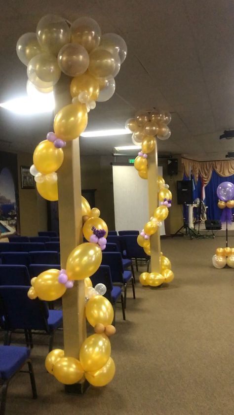 Pole Decorations Ideas, Rapunzel Balloons, Rapunzel Party Decorations, Balloon Decorations Without Helium, Pole Decor, Rapunzel Theme, Tangled Birthday Party, Rapunzel Birthday Party, Christmas Balloon Decorations