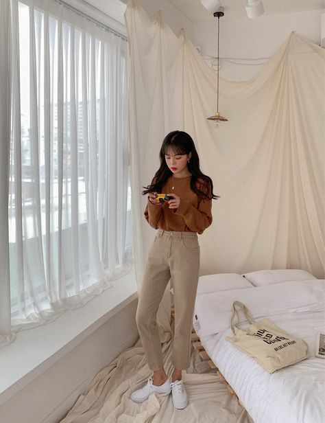 Earth Tone Outfits Korean, Earth Tone Ootd, Earth Tone Fashion, Earth Tone Outfits, Office Ootd, Outfit Ideas Korean, Ootd Korean, Woman T Shirt, Outfit Dinner