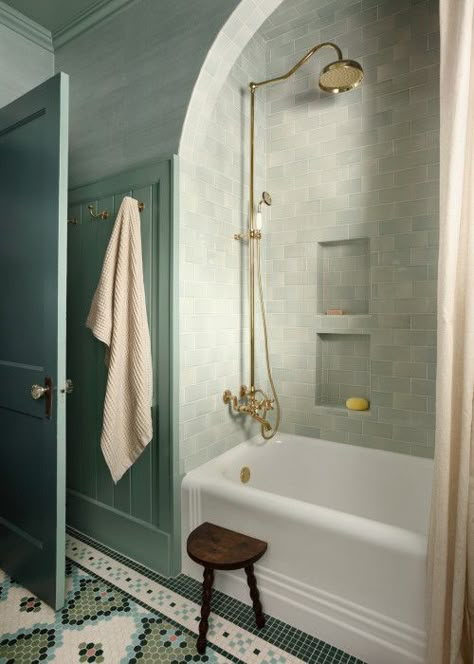 Explore a Vibrant Craftsman Home That Blooms with Color and Pattern Undermount Bathtub Shower Combo, Small Bathroom Shower And Tub Ideas, Built In Soaking Tub Shower Combo, Bathtub With Pony Wall, Bathroom Remodel Narrow Layout, Small Bathroom Ideas Transitional, Small Bath Shower Combo, Romantic Farmhouse Bathroom, Bath In Alcove