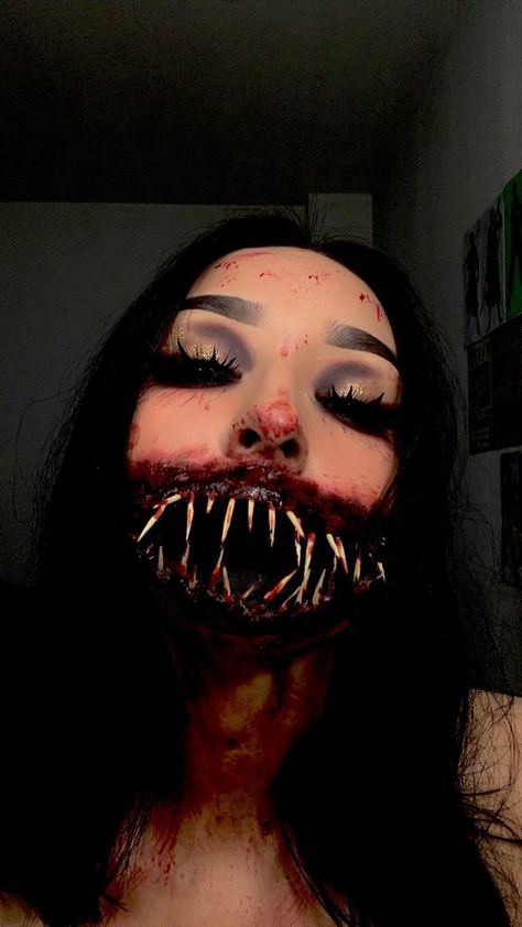 Insidious Demon Makeup, Stitched Mouth Makeup, Halloween Makeup Girl, Creative Halloween Makeup Looks, Gore Makeup, Halloween Make-up Looks, Holloween Makeup, Creepy Makeup, Horror Make-up