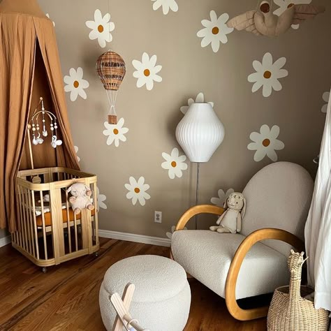 Transform your baby's nursery into a whimsical botanical paradise with these top-rated ideas for a vibrant spring décor. Discover 10 enchanting botanical nursery themes and design tips at Cradlewise. Create a soothing and nature-inspired environment that fosters growth and creativity. Explore now! Wall Mural Kids Room, Daisy Decals, Floral Nursery Theme, White Nursery Furniture, Blush Nursery Decor, Green Nursery Boy, Mural Kids Room, Eclectic Nursery, Blush Nursery