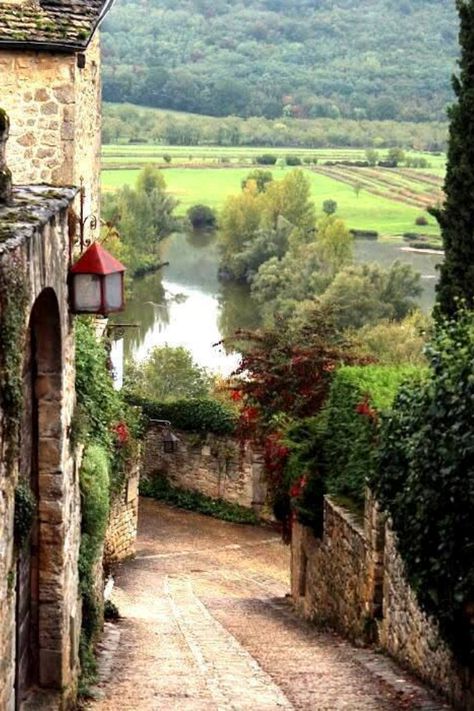 Toscana, Itália. Narrow Street, Italy Tuscany, Travel Italy, Tuscany Italy, Green Gables, Alam Yang Indah, Pretty Places, Kauai, Places Around The World