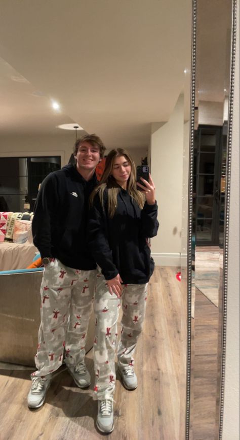 Couple Pijama Pictures, Matching Jammies For Couples, Christmas Couple Matching Outfits, Couples Matching Pjs Pictures, Pjs Outfits Couple, Pjs Couple Pictures, Couple Matching Pjs Relationship Goals, Christmas Pjs Aesthetic Couple, Christmas Couple Astethic